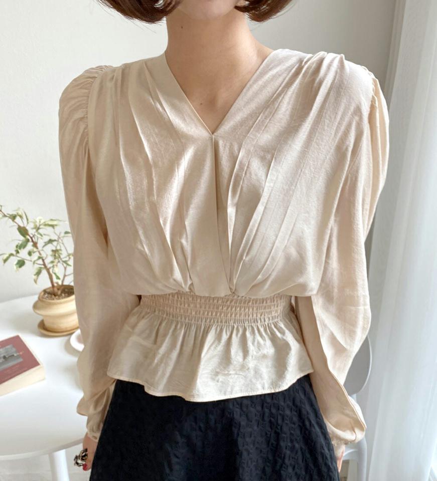 サテンシャーリングブラウス・全4色・t66673 レディース 【bl】韓国ファッション トップス ブラウス 長袖 Vネック クロップド丈 タック シャーリング サテン パフスリーブ シンプル カジュアル フェミニン 体型カバー ガーリー 春 秋 冬