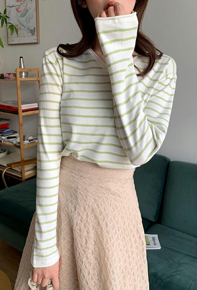 ボーダーVネックロールニット・全3色・t66665 レディース 【tops】韓国ファッション トップス ニット 大人 長袖 Vネック ボーダー ロール 配色 シンプル 体型カバー フェミニン カジュアル デイリー 秋 冬