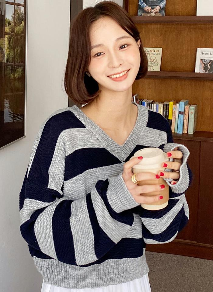 Vネックボーダークロップドニット・全4色・t66668 レディース 【tops】韓国ファッション トップス ニット 大人 長袖 Vネック ボーダー クロップド丈 ルーズ シンプル フェミニン カジュアル デイリー 秋 冬