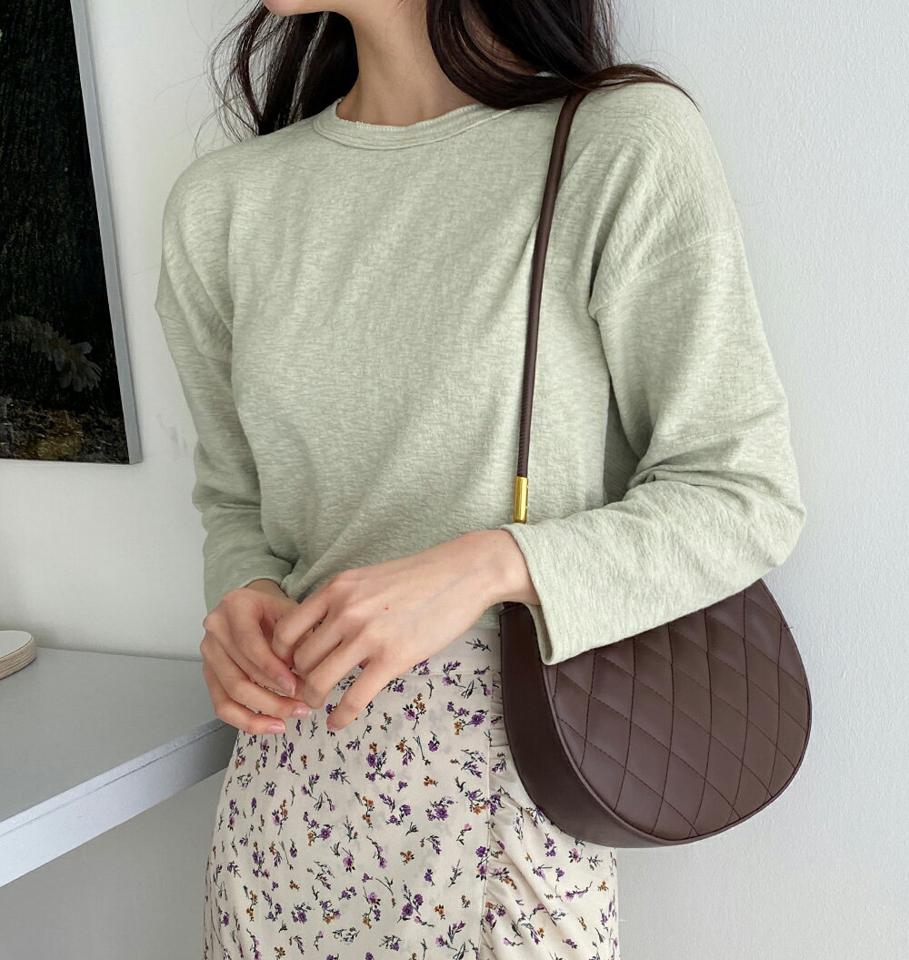 アンバランスロングTシャツ・全5色・b02015 レディース 【tops】韓国ファッション トップス Tシャツ 大人 長袖 ラウンドネック ドロップショルダー スリット 無地 シンプル 細身 フェミニン カジュアル デイリー 秋 冬