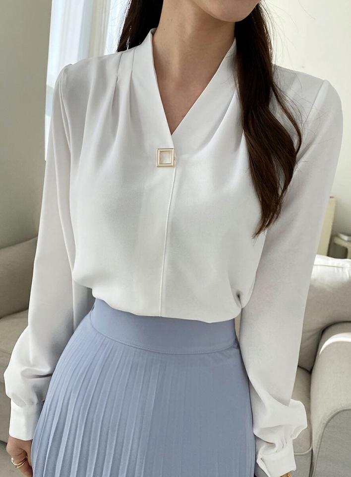 スクエアパーツVネックブラウス・全3色・t71731 レディース 【bl】トップス ブラウス 長袖 Vネック 大人 ギャザー シンプル 単色 オフィスカジュアル 春 秋 韓国ファッション ハイホリHIHOLLI