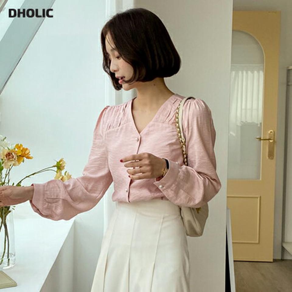 ギャザーVネックブラウス・全4色・b66216 レディース 【bl】韓国ファッション トップス ブラウス 長袖 Vネック シャーリング ギャザー カフス パール調 ボタン シンプル ピンク カジュアル フェミニン ガーリー 春 秋 冬