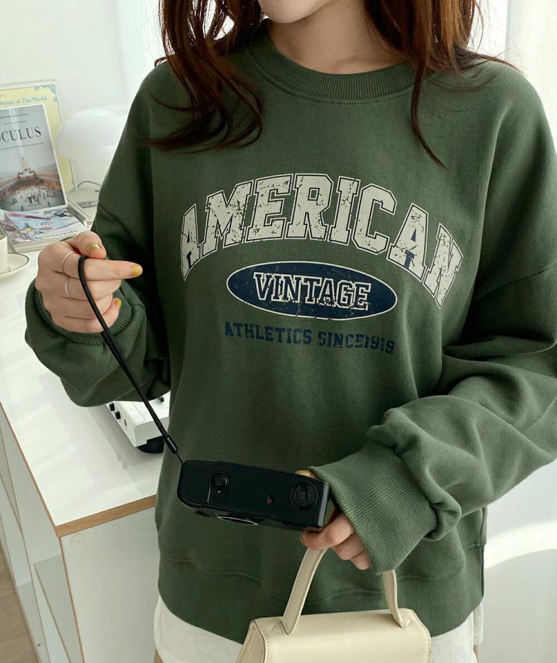 レタリングレイヤードスウェット・全3色・b66258 レディース 【tops】韓国ファッション トップス スウェット 大人 長袖 ラウンドネック スリット レタリング ロゴ 英字 レイヤード シンプル フェミニン カジュアル デイリー 秋 冬