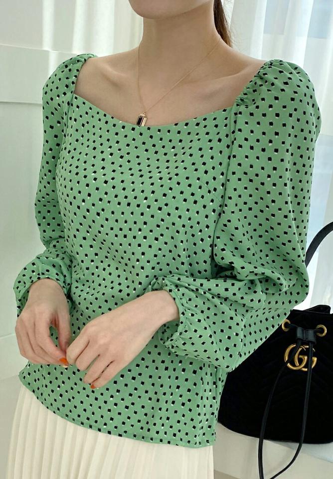 ドットスクエアブラウス・全3色・t71775 レディース 【bl】トップス ブラウス 長袖 ドット柄 スクエアネック ガーリー かわいい 可愛い 大人 デコルテ 鎖骨 ラグランスリーブ ギャザー パフ袖 パフスリーブ 春 秋 冬 韓国ファッション ハイホリHIHOLLI