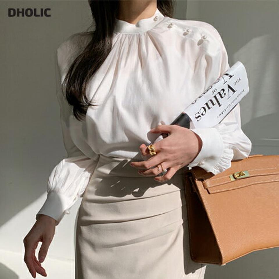 ショルダーフェイクパールブラウス・全3色・b00131 レディース 【bl】トップス ブラウス 長袖 パールボタン 上品 モダン 単色 無地 シンプル 大人 きれいめ ギャザー 春 秋 冬 韓国ファッション ハイホリHIHOLLI