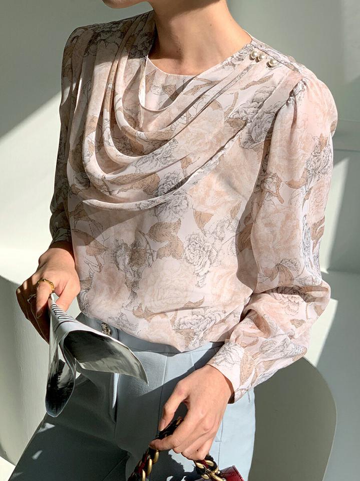 フェイクパールドレープ花柄ブラウス・全2色・b00128 レディース 【tops】トップス ブラウス 長袖　花柄 ドレープ 襟コン パールボタン モダン 大人 きれいめ 上品 フェミニン 春 秋 冬 韓国ファッション ハイホリHIHOLLI