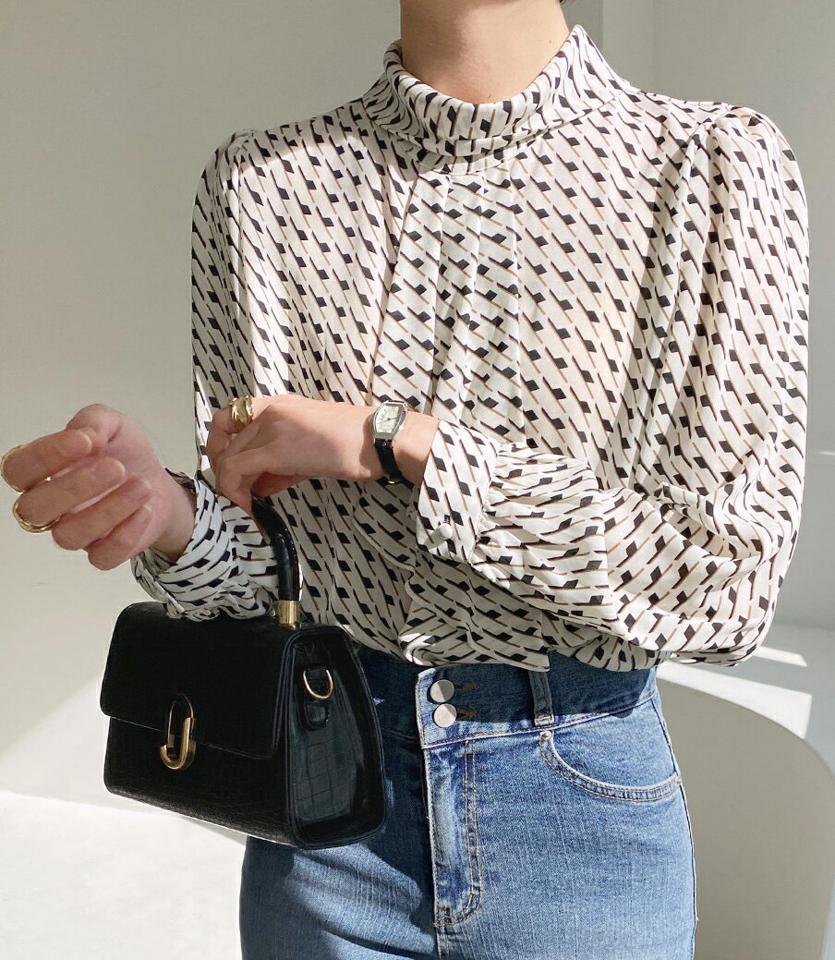 エスニックラッフルブラウス・全3色・b00127 レディース 【bl】トップス ブラウス 長袖 総柄 エスニック柄 ラッフル ボウタイ 襟コン 大人 シック パフスリーブ パフ袖 アンバランス 春 秋 韓国ファッション ハイホリHIHOLLI