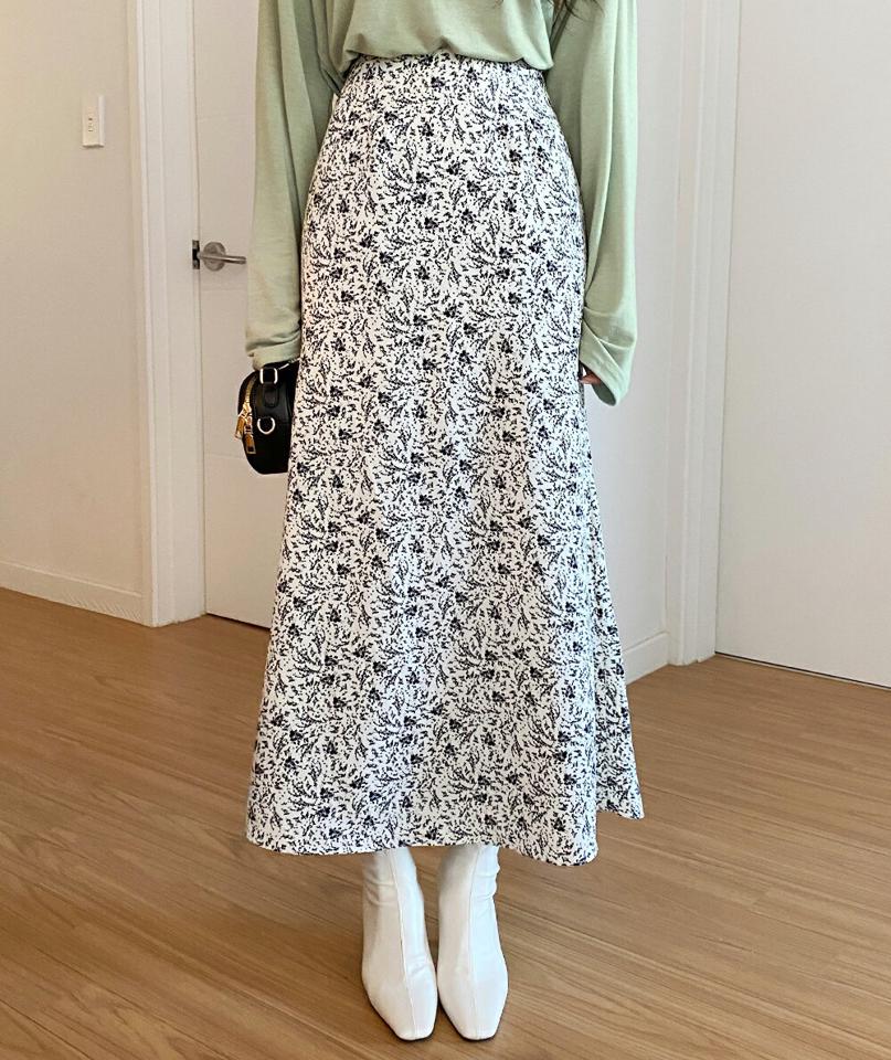 フローラルAラインスカート・全2色・t66565 レディース 【sk】韓国ファッション ボトムス スカート ロング ロングスカート 小花柄 花柄 フローラル フラワー Aライン ロング丈 シンプル 細身 大人 カジュアル フェミニン 体型カバー 秋 冬