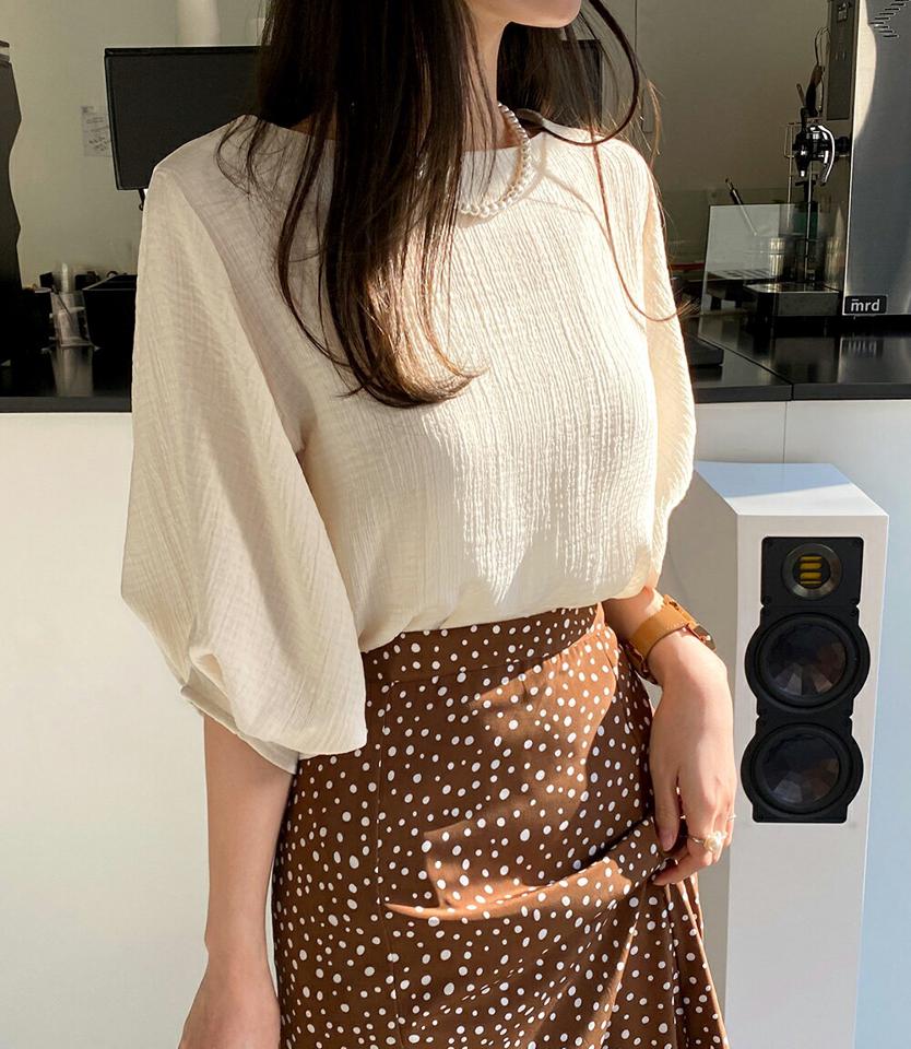 シアータックスリーブブラウス・全3色・t71657 レディース 【bl】トップス ブラウス 七分丈 七分袖 7分丈 7分袖 タックスリーブ シアー 単色 フェミニン シンプル きれいめ リンクル ラウンドネック 春 秋 韓国ファッション ハイホリHIHOLLI