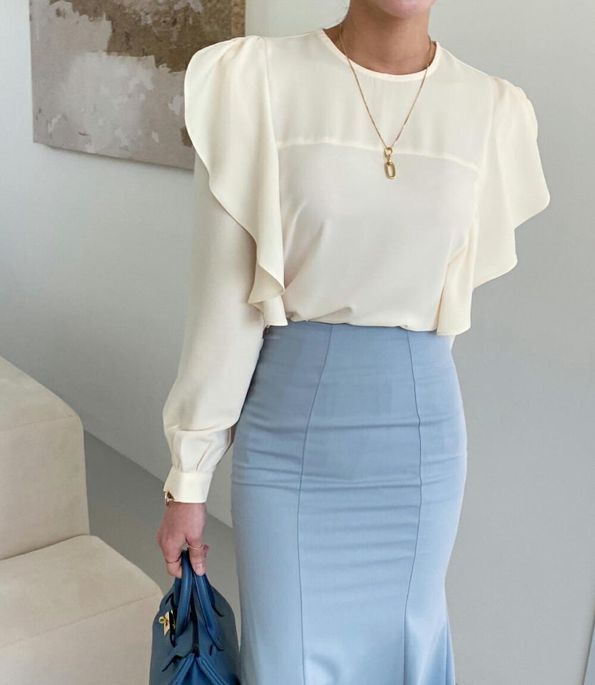 ラッフルショルダーブラウス・全2色・b71659 レディース 【bl】トップス ブラウス 長袖 ラッフル フリル 袖コン 単色 フェミニン かわいい きれいめ 上品 ギャザー 大人 パールボタン オフィスカジュアル　春 秋 冬 韓国ファッション ハイホリHIHOLLI