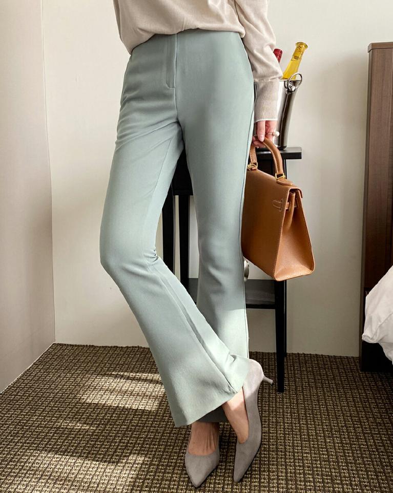 スリットフレアスラックス・全3色・t71677 レディース 【pt】スラックス パンツ ズボン ロングパンツ フレアパンツ ポケット 単色 無地 シンプル ベーシック 大人 きれいめ オフィスカジュアル ハイウエスト 春 秋 冬 韓国ファッション ハイホリHIHOLLI