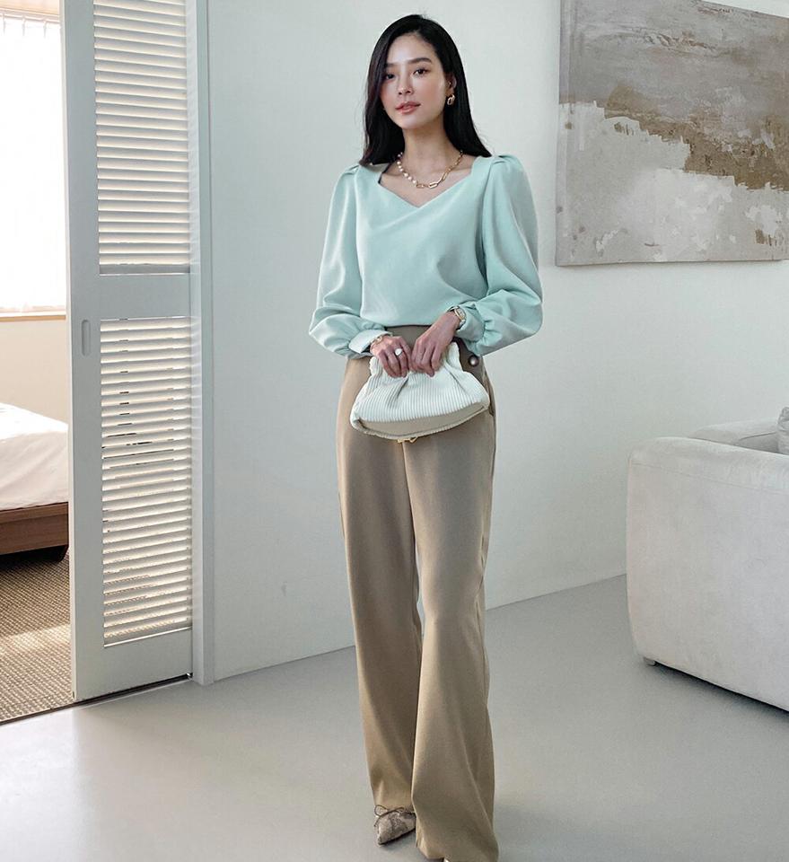 【15%OFF】ハートネックパフショルダーブラウス・全3色・t71655 レディース 【bl】トップス ブラウス 長袖 ハートネック 襟コン デコルテ パフ袖 単色 無地 シンプル フェミニン オフィスカジュアル パステル 水色 春 秋 冬 韓国ファッション ハイホリHIHOLLI blセール