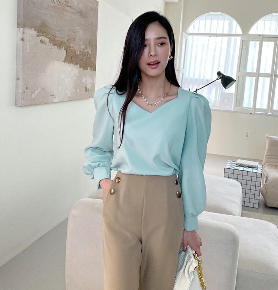 【15%OFF】ハートネックパフショルダーブラウス・全3色・t71655 レディース 【bl】トップス ブラウス 長袖 ハートネック 襟コン デコルテ パフ袖 単色 無地 シンプル フェミニン オフィスカジュアル パステル 水色 春 秋 冬 韓国ファッション ハイホリHIHOLLI blセール