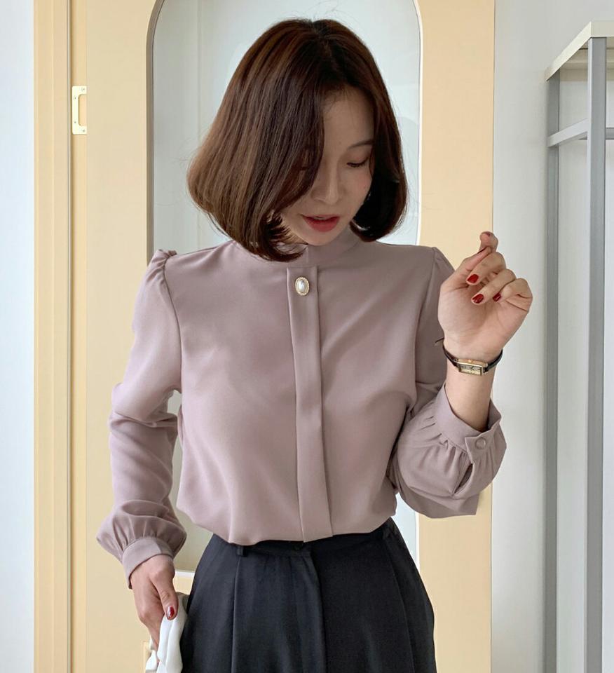 パール調ボタンブラウス・全4色・b66214 レディース 【bl】韓国ファッション トップス ブラウス 長袖 ハーフネック モダン パール調 ボタン ギャザー 無地 シンプル カジュアル フェミニン ガーリー 春 秋 冬