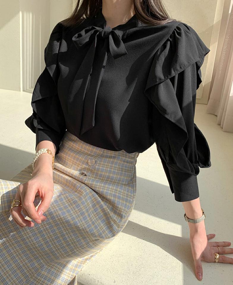 ラッフルタイブラウス・全2色・b00160 レディース 【bl】トップス ブラウス 七分丈 七分袖 7分袖 7分丈 ラッフル フリル ボウタイ 袖コン 単色 フェミニン かわいい 可愛い パールボタン ボリューム袖 春 秋 韓国ファッション ハイホリHIHOLLI