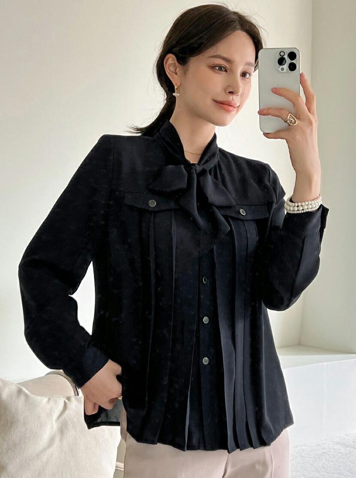 プリーツタイブラウス・全2色・b00162 レディース 【bl】トップス ブラウス 長袖 ボウタイ プリーツ 単色 無地 シンプル フェミニン きれいめ 大人 りぼん リボン タック 上品 春 秋 韓国ファッション ハイホリHIHOLLI