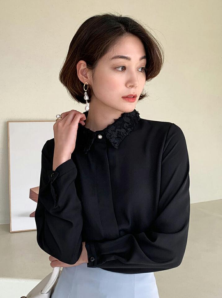 レースカラーブラウス・全2色・t00163 レディース 【bl】トップス ブラウス 長袖 レース 襟 シンプル 花柄 大人 きれいめ オフィスカジュアル パールボタン 春 秋 韓国ファッション ハイホリHIHOLLI