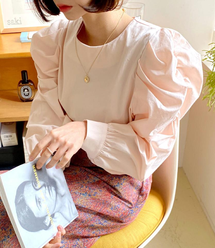 コットンパフブラウス・全3色・t66626 レディース 【bl】韓国ファッション トップス ブラウス 長袖 ラウンドネック パフスリーブ タック コットン 無地 シンプル かわいい カジュアル フェミニン ガーリー 春 秋 冬