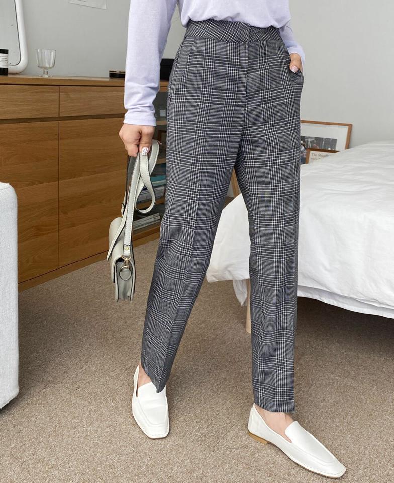 チェックスリムスラックス・全2色・t66649 レディース 【pt】韓国ファッション ボトムス ロング ロングパンツ スラックスパンツ スラックス チェック柄 スリム センタープレス シック シンプル 体型カバー フェミニン カジュアル 秋 冬