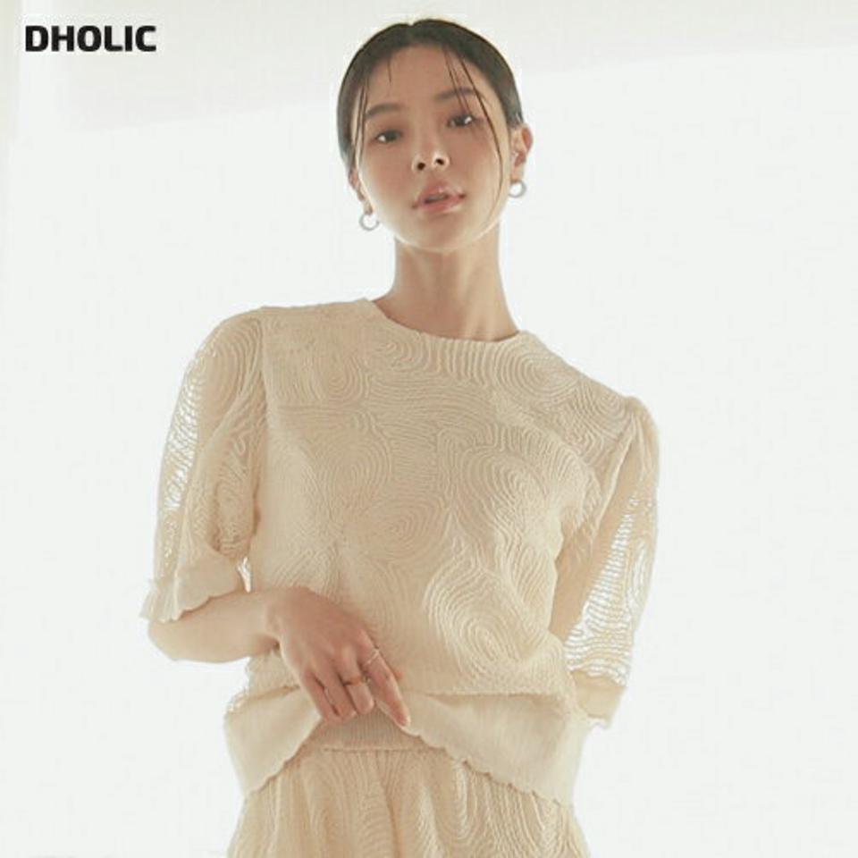 【送料無料】花柄レース半袖ブラウス・全2色・a71779 レディース 【bl】 トップス ブラウス 半袖 ラウンドネック パフスリーブ レース 花柄 フラワー フローラル シンプル かわいい カジュアル フェミニン 秋 冬 韓国ファッション ハイホリHIHOLLI