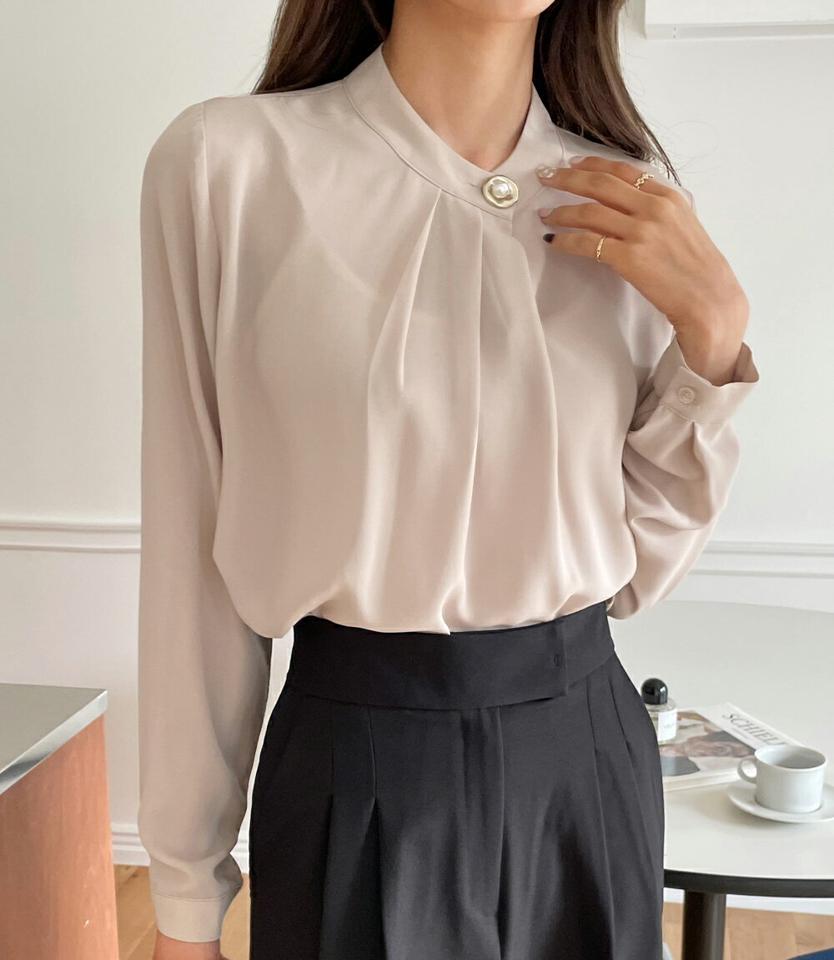 フェイクパールネックボタンブラウス・全3色・b65432 レディース 【bl】韓国ファッション トップス ブラウス 長袖 バンドカラー フェイクパール ボタン 無地 シンプル カジュアル フェミニン ガーリー 春 秋 冬