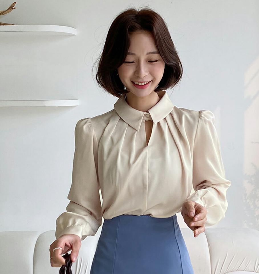 ネックスリットタックブラウス・全4色・b66266レディース 【bl】トップス 襟コン ブラウス タックブラウス 長袖 ネックスリット シルキー カフスボタン ギャザー カットアウト 春 秋 無地 きれいめ 大人っぽ 韓国ファッション