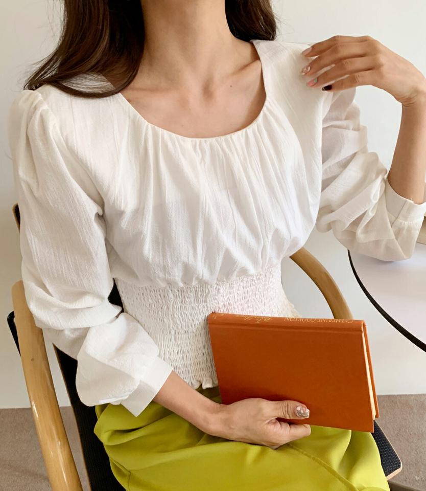 シャーリングクロップドブラウス・全3色・t66713 レディース 【bl】韓国ファッション トップス ブラウス 長袖 ラウンドネック シャーリング クロップド丈 ギャザー 無地 シンプル かわいい カジュアル フェミニン ガーリー 春 秋 冬