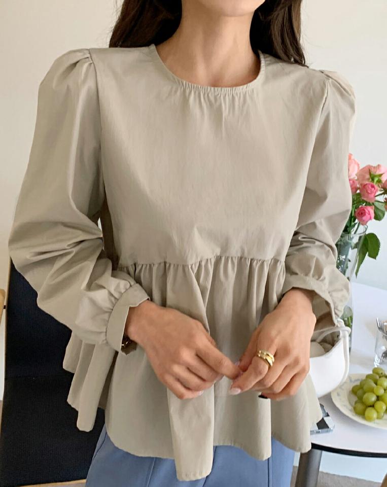 ラウンドフレアパフブラウス・全3色・t66711 レディース 【bl】トップス ブラウス フレア 長袖 パフスリーブ パフ袖 体型カバー ギャザー かわいい 可愛い シンプル 単色 無地 キュート フェミニン 春 秋 韓国ファッション