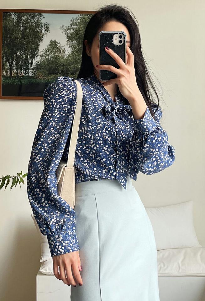 フローラルタイブラウス・全3色・t02087 レディース 【bl】トップス ブラウス ボウタイ リボン 長袖 パフ 春 秋 冬 花柄 フラワー かわいい 可愛い 上品 大人っぽ きれいめ スリットネック タック パフ袖 韓国ファッション