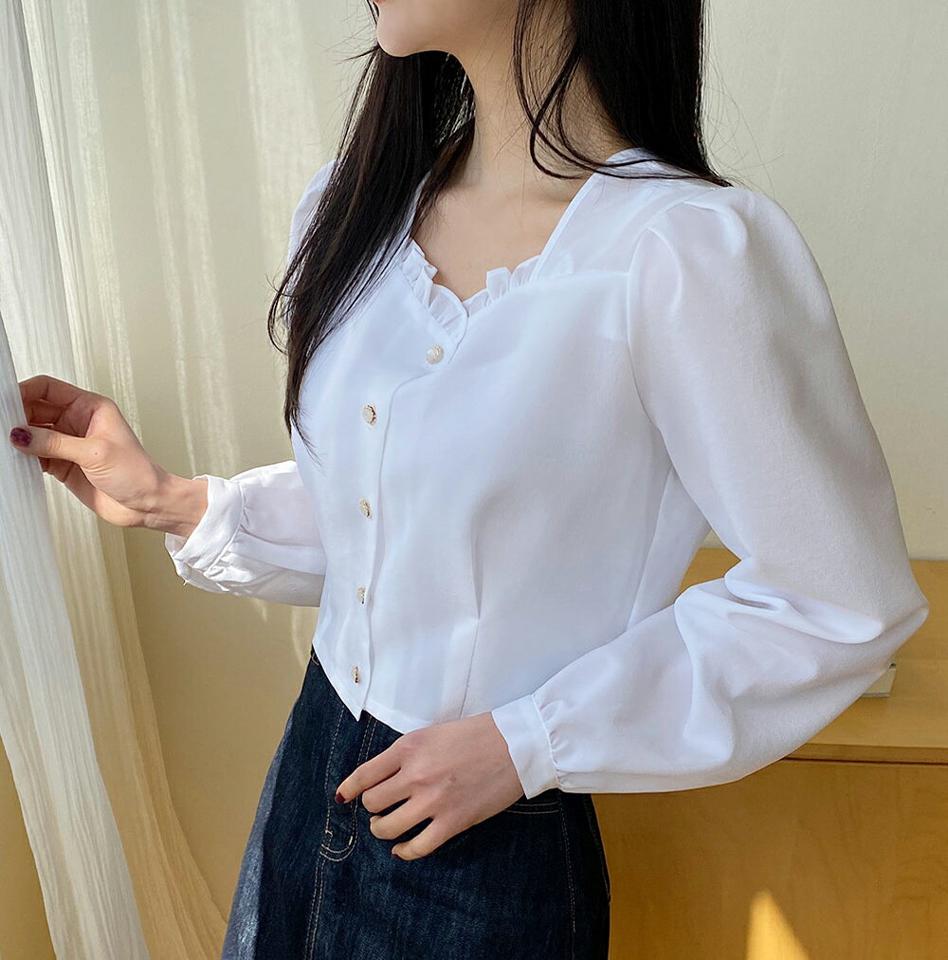 フラワーボタンブラウス・全4色・t02091 レディース 【bl】トップス ブラウス 長袖 ボタン フリル パフスリーブ パフ袖 ガーリー 上品 可愛い ラブリー ハートネック クロップド丈 ピンク スタイルアップ きれいめ 無地 単色 春 秋 冬 韓国ファッション