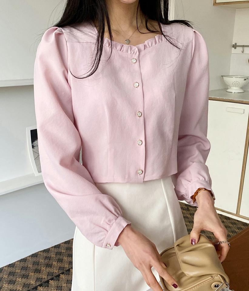 フラワーボタンブラウス・全4色・t02091 レディース 【bl】トップス ブラウス 長袖 ボタン フリル パフスリーブ パフ袖 ガーリー 上品 可愛い ラブリー ハートネック クロップド丈 ピンク スタイルアップ きれいめ 無地 単色 春 秋 冬 韓国ファッション