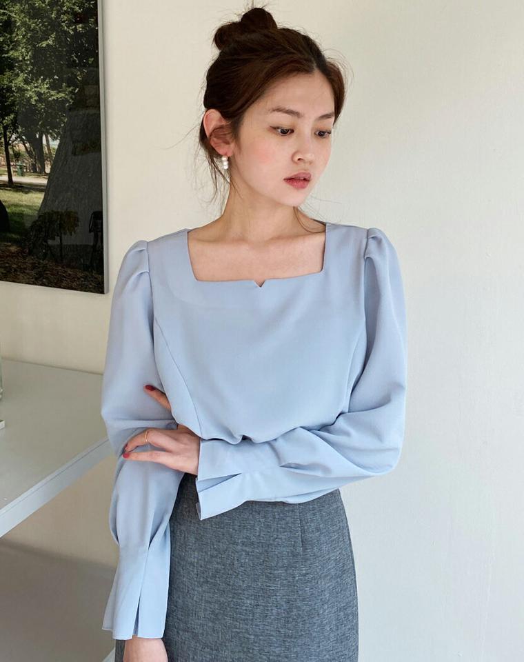 スリットスクエアパフブラウス・全4色・t00208 レディース 【bl】トップス ブラウス オフィスカジュアル 長袖 スクエアネック パフスリーブ ヘム 春 秋 冬 清楚 可愛い デコルテ 鎖骨 大人 きれいめ パステル 水色 韓国ファッション