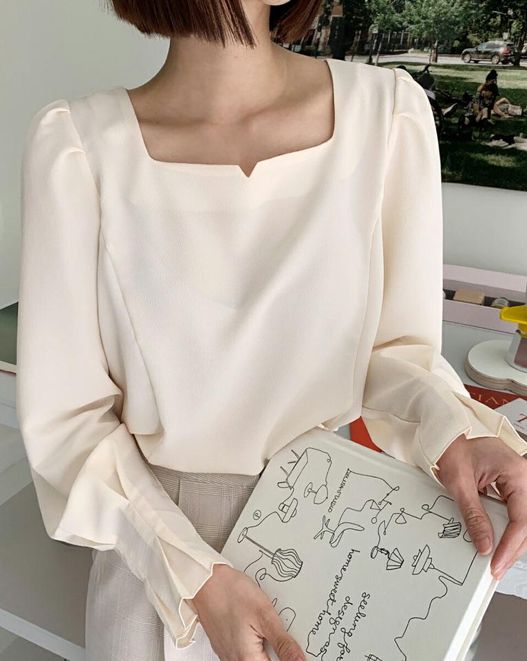 スリットスクエアパフブラウス・全4色・t00208 レディース 【bl】トップス ブラウス オフィスカジュアル 長袖 スクエアネック パフスリーブ ヘム 春 秋 冬 清楚 可愛い デコルテ 鎖骨 大人 きれいめ パステル 水色 韓国ファッション