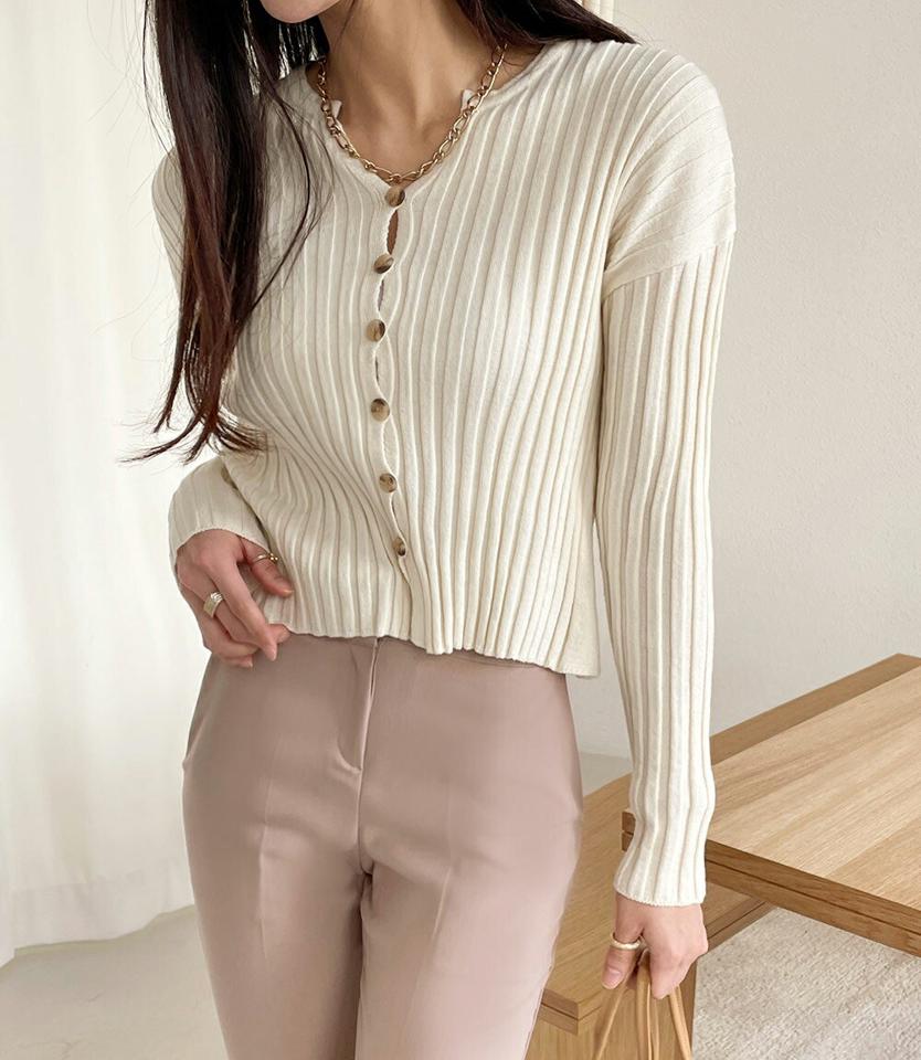 リブボタンスリムニット・全5色・t71804 レディース 【tops】トップス ニット 長袖 リブニット スリム 単色 シンプル カジュアル 大人 スリットネック カーディガン くすみ 水色 ピンク 春 秋 冬 韓国ファッション ハイホリHIHOLLI