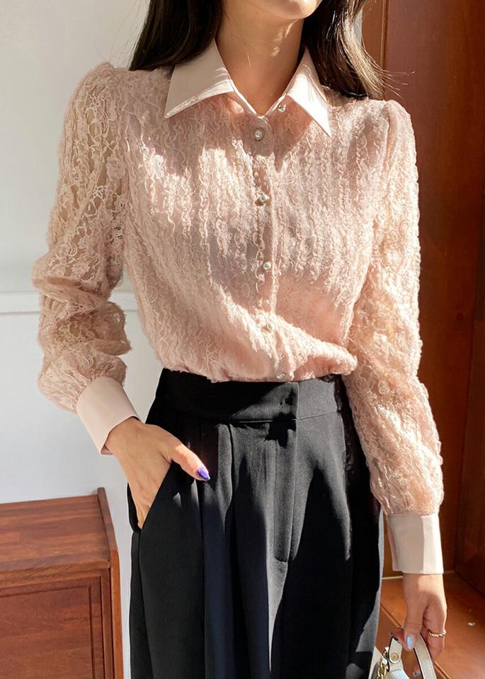 パール調ボタンレースブラウス・全2色・b65373 レディース 【bl】韓国ファッション トップス ブラウス 長袖 カラーネック パール調 ボタン 花柄 フラワー レース シンプル カジュアル フェミニン 学校行事 オフィスカジュアル ガーリー 春 秋 冬