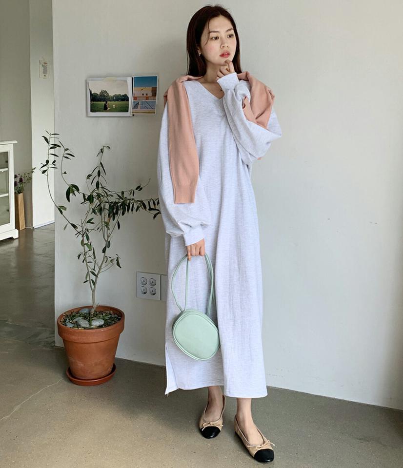 Vネックスウェットロングワンピース・全3色・t02128 レディース 【ops】ワンピース 長袖 ロング丈 デコルテ 春 秋 冬 ゆったり 無地 シンプル 単色 ラフ ロングワンピース 体型カバー スウェット トレーナー スリット カジュアル 韓国ファッション