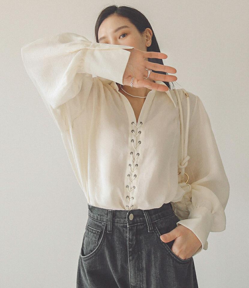 ストラップ付シースルーブラウス・全2色・t00192 レディース 【bl】トップス ブラウス 長袖 透け感 シアー シースルー 単色 無地 シンプル 大人 襟 エスニック ギャザー パフ袖 パフスリーブ 春 秋 韓国ファッション ハイホリHIHOLLI