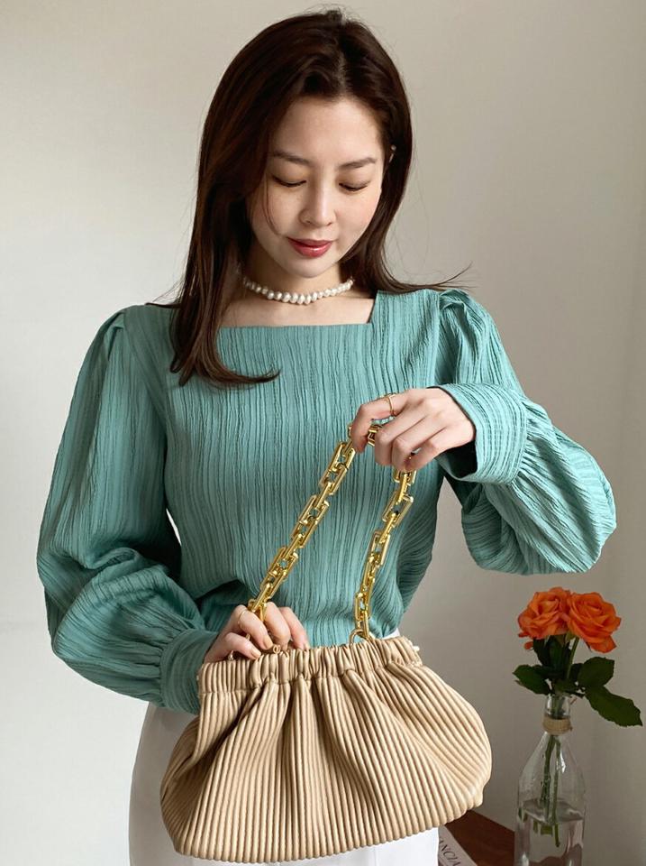 リンクルスクエアブラウス・全4色・t66302 レディース 【bl】韓国ファッション トップス ブラウス 長袖 スクエアネック リンクル パフスリーブ シンプル ギャザー かわいい カジュアル フェミニン 体型カバー ピンク ガーリー 春 秋 冬