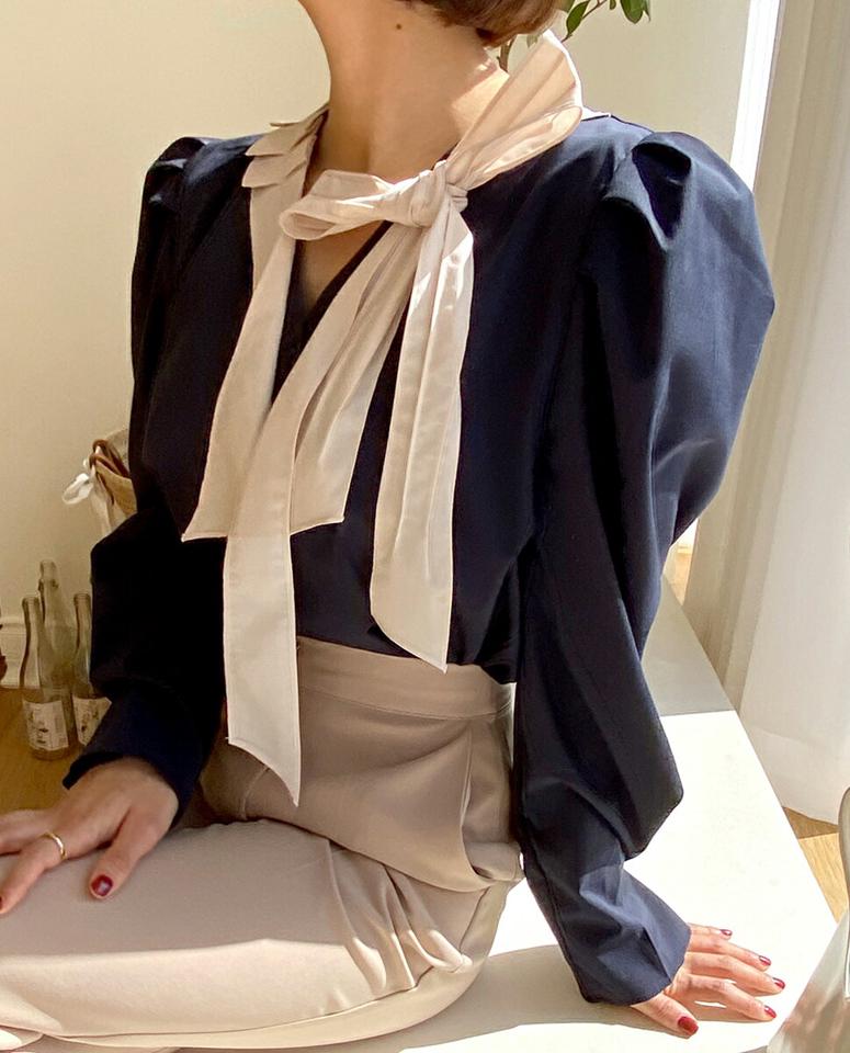 ストラップ付タックパフブラウス・全4色・b66744 レディース 【bl】ブラウス トップス 長袖 Vネック 配色 リボン りぼん 春 夏 秋 パフスリーブ パフ袖 フェミニン ストラップ タック ガーリー デコルテ 鎖骨 パステル 単色 無地 韓国ファッション