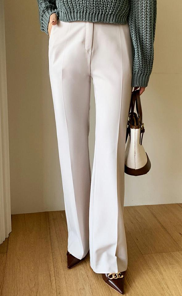 セミフレアバックゴムスラックス・全3色・b66755 レディース 【pt】スラックス パンツ ロング 丈 フレア ゴム パステル 無地 シンプル 単色 脚長 オフィスカジュアル カジュアル フェミニン きれいめ 大人 春 夏 秋 冬 ベージュ 韓国ファッション