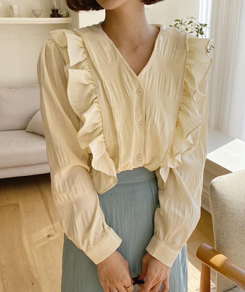 リンクルフリルブラウス・全2色・t66745 レディース 【bl】ブラウス トップス 長袖 Vネック 春 夏 秋 ボタン フリル 鎖骨 デコルテ見せ パステル パフ スリーブ 袖 かわいい 可愛い フェミニン ガーリー 韓国ファッション
