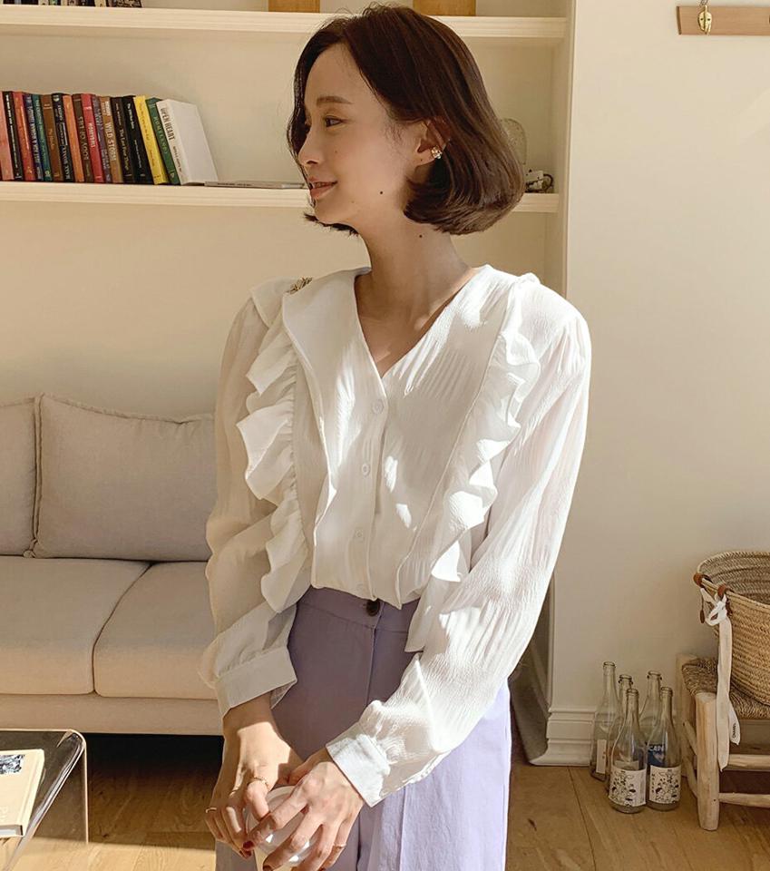 リンクルフリルブラウス・全2色・t66745 レディース 【bl】ブラウス トップス 長袖 Vネック 春 夏 秋 ボタン フリル 鎖骨 デコルテ見せ パステル パフ スリーブ 袖 かわいい 可愛い フェミニン ガーリー 韓国ファッション