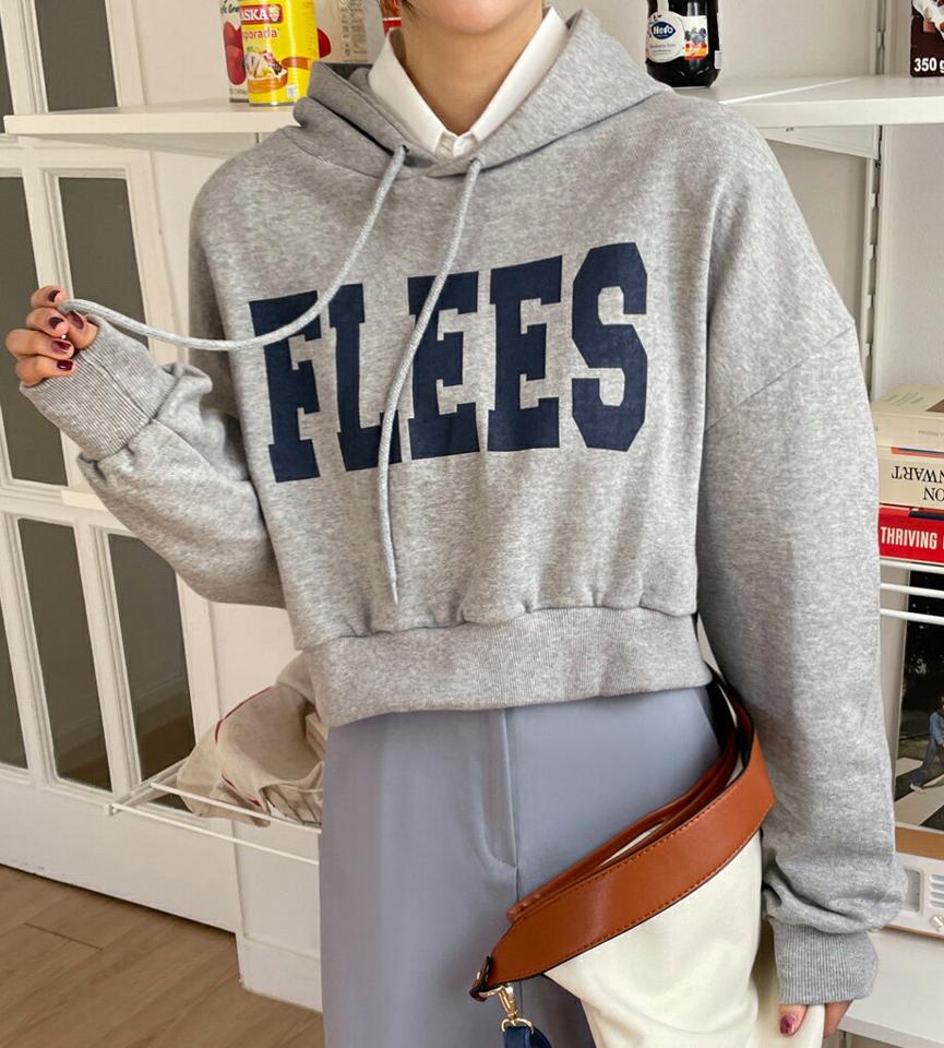 FEELSビッグレタリングパーカー・全3色・t66696 レディース 【tops】トップス パーカー Tシャツ 長袖 フード ラフ ロゴ ロゴT 秋 冬 カジュアル ゆったり 肩落ち 体型カバー レタリング 紐 配色 クロップド丈 脚長 ショート丈 へそ出し 肌見せ 韓国ファッション