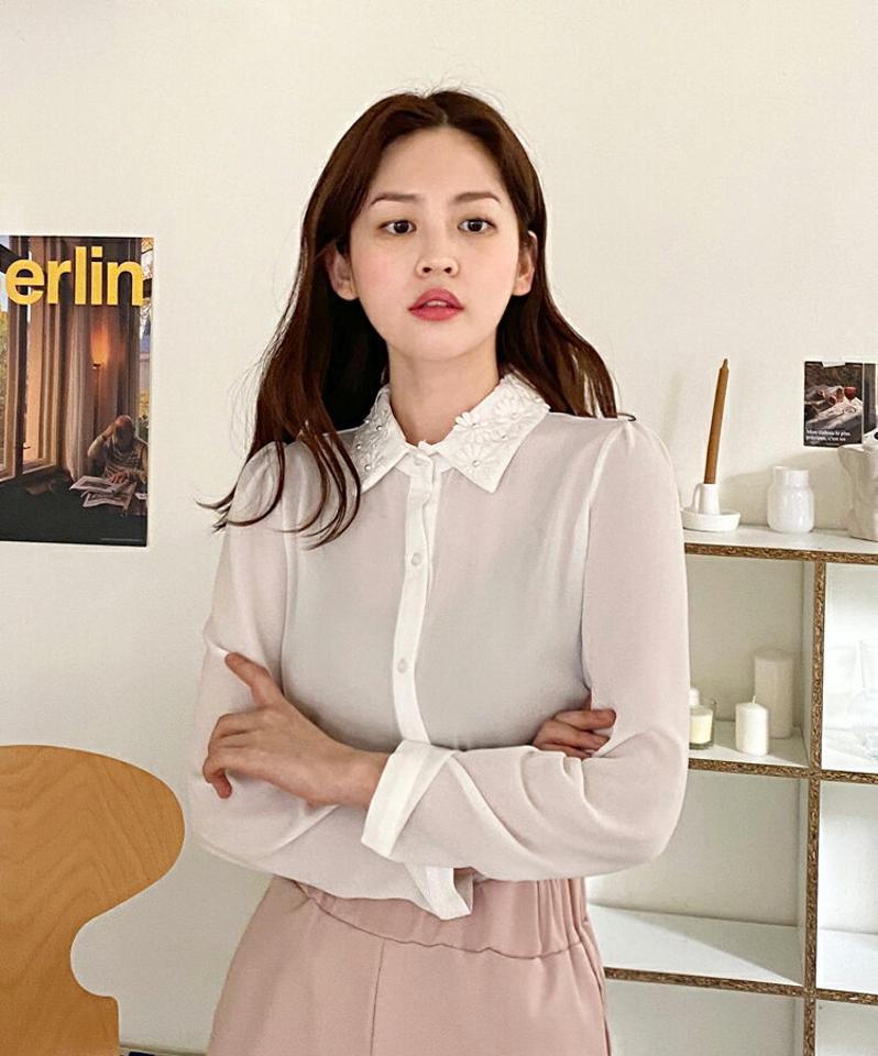 【マラソン特価】フラワーフェイクパールカラーブラウス・全4色・t66341 レディース 【bl】ブラウス トップス 長袖 バイカラー 配色 花 フェイクパール 襟 上品 パステル 春 秋 冬 レース オフィス きれいめ 大人っぽ フェミニン 韓国ファッション クリスマス セール