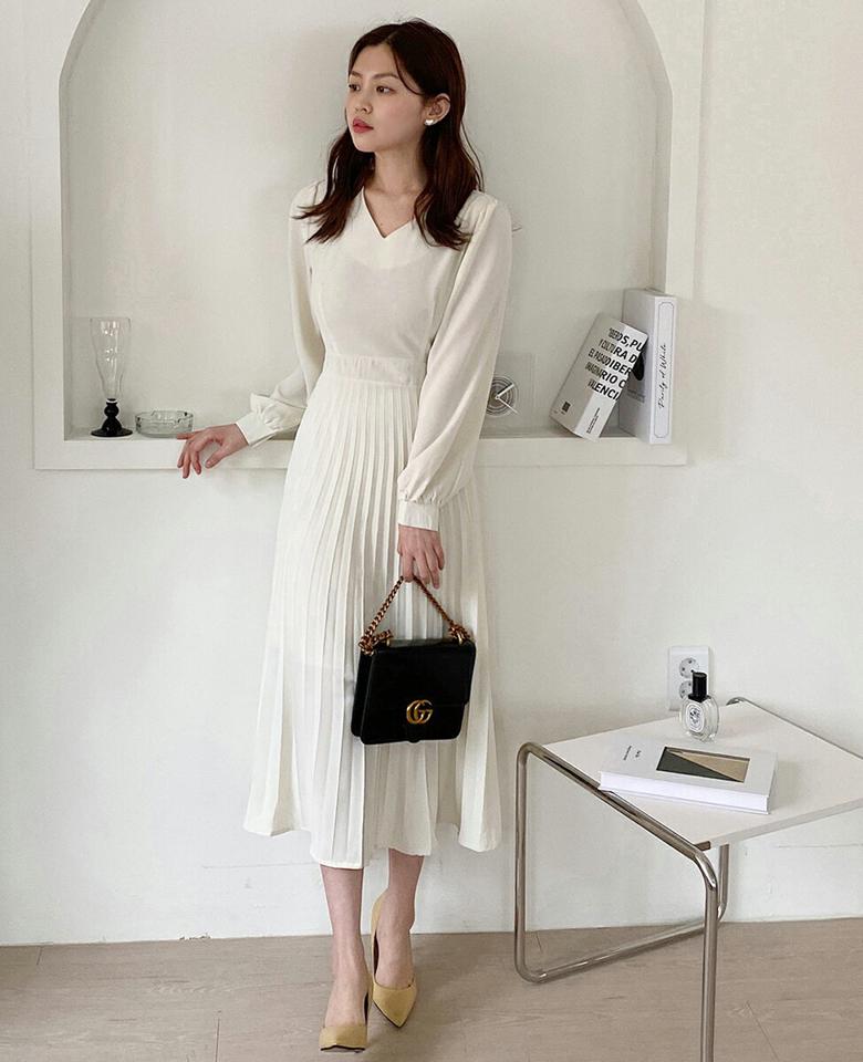 Vネックプリーツロングワンピース・全4色・t66349 レディース 【ops】ワンピース 長袖 ロング 丈 Vネック 鎖骨 デコルテ見せ 単色 無地 シンプル 秋 冬 春 パフスリーブ 上品 きれいめ 学校行事 プリーツ パステル 韓国ファッション