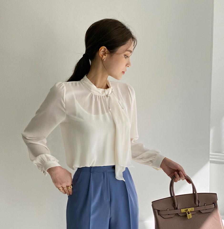 【マラソン特価】フェイクパールブローチ付タイブラウス・全4色・b00227 レディース 【bl】トップス ブラウス 長袖 ボウタイ 襟コン パール 上品 大人 オフィス デコラティブ オケージョン パープル 紫 モックネック 春 秋 ワンホン 韓国ファッション ハイホリHIHOLLI