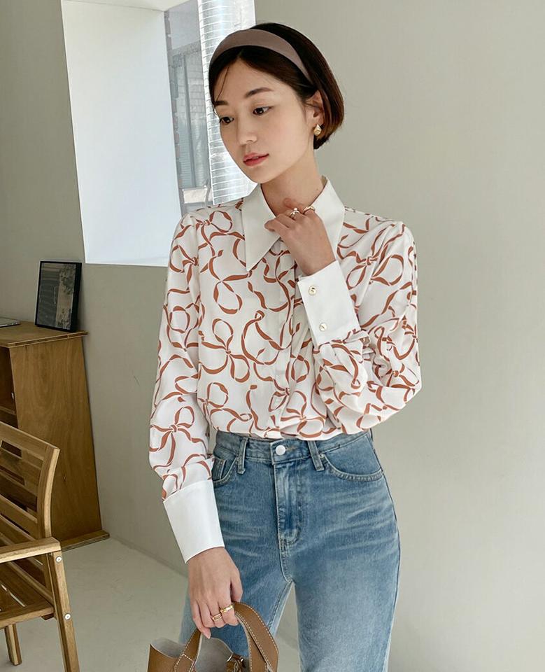 【マラソン特価】リボンパターンカラーブラウス・全3色・b00228 レディース 【bl】トップス ブラウス 長袖 総柄 モダン 大人 シック 襟コン 配色 きれいめ りぼん柄 オフィスカジュアル タック カフス カラーネック 春 秋 韓国ファッション ハイホリHIHOLLI セール