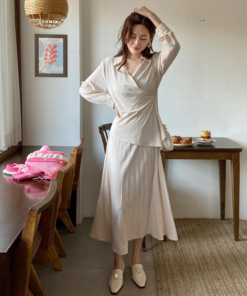 プリーツラップワンピース・全3色・b66792 レディース 【ops】韓国ファッション ワンピース ロング ロングワンピース 長袖 カラーネック プリーツ ラップ カフス ボタン ロング丈 無地 シンプル フェミニン 学校行事 春 秋 冬
