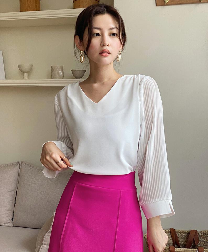 プリーツスリーブシフォンブラウス・全3色・t66782 レディース 【bl】韓国ファッション トップス ブラウス 長袖 Vネック プリーツ スリーブ シフォン 無地 シンプル かわいい カジュアル フェミニン ガーリー 春 秋 冬