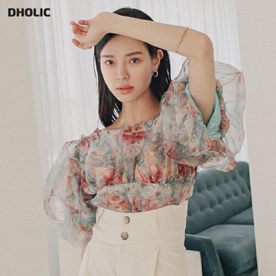 【送料無料】フローラルシフォンブラウス・全1色・a00202 レディース 【bl】ブラウス トップス 花柄 ワイドネック デコルテ 半袖 パフ スリーブ 二の腕カバー アンティーク柄 春 夏 ボリューム きれいめ シフォン 韓国ファッション HIHOLLI